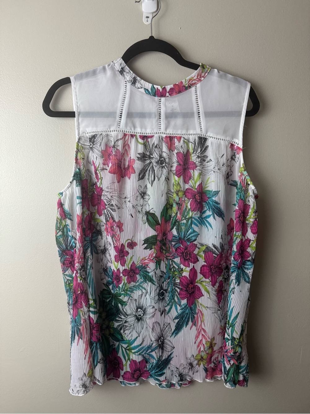 Women’s City Streets Sleeveless White Floral Pleated Shell Top XL - Picture 1 of 3